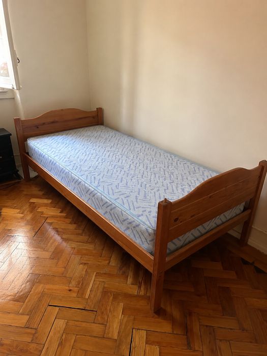 Cama solteiro e colchao