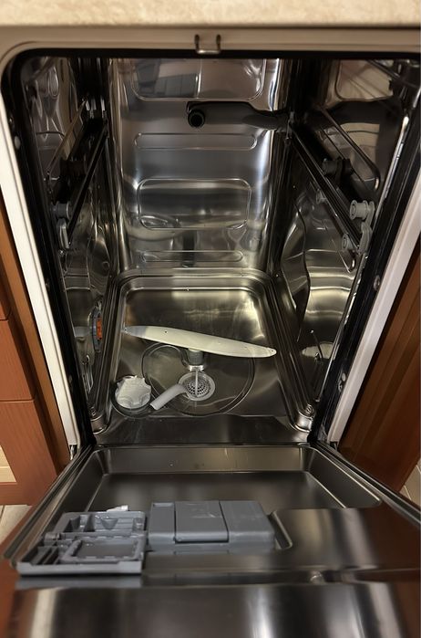 Посудомийна машина Zanussi ZDT5195