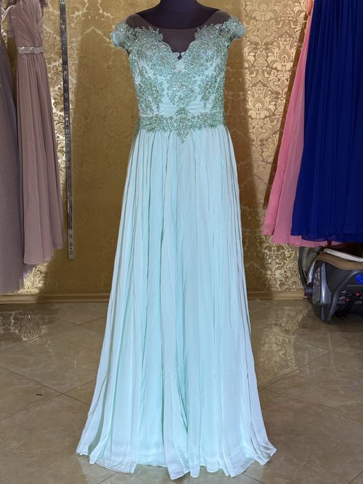 Вечірні сукні б/у продам