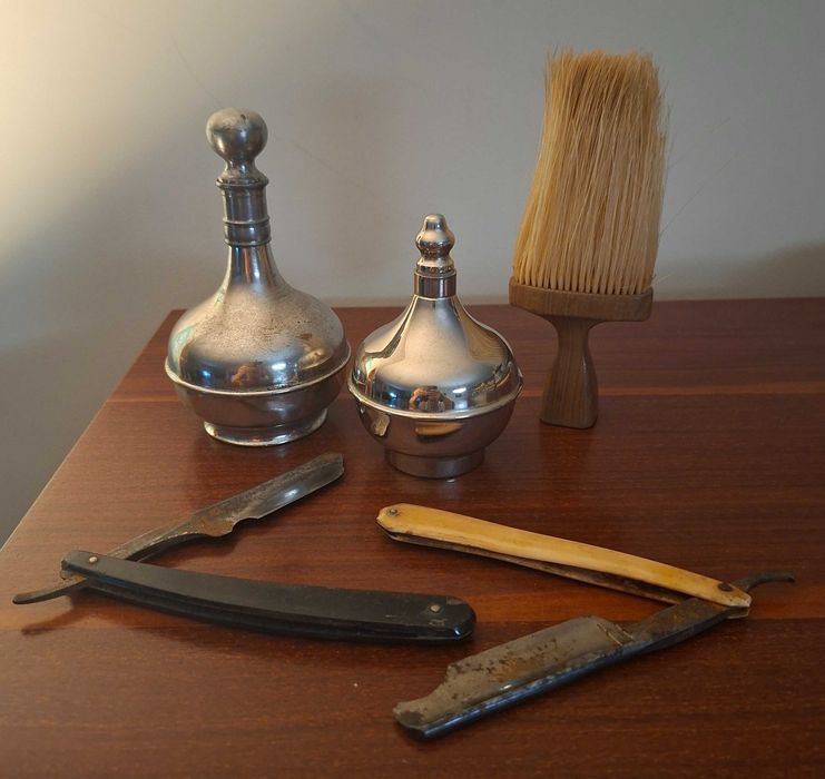 Diversos artigos de barbearia antigos