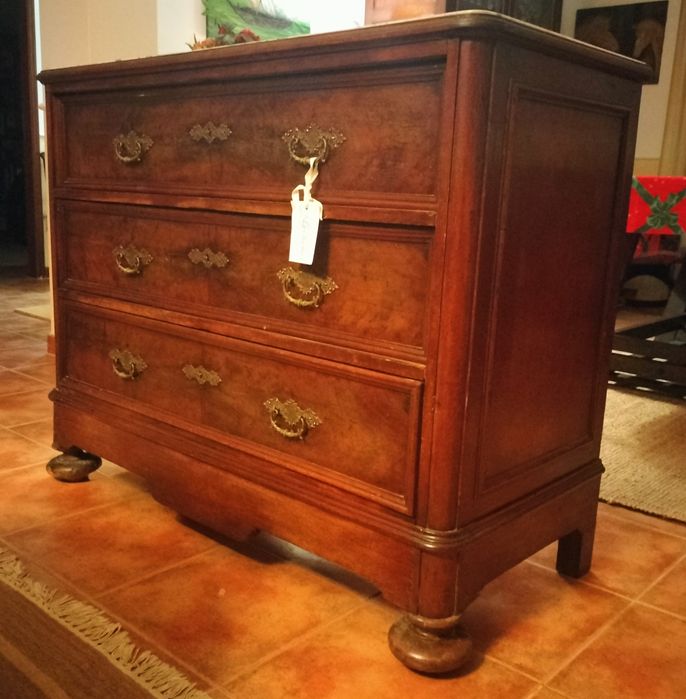 Cómoda romântica  vinhático