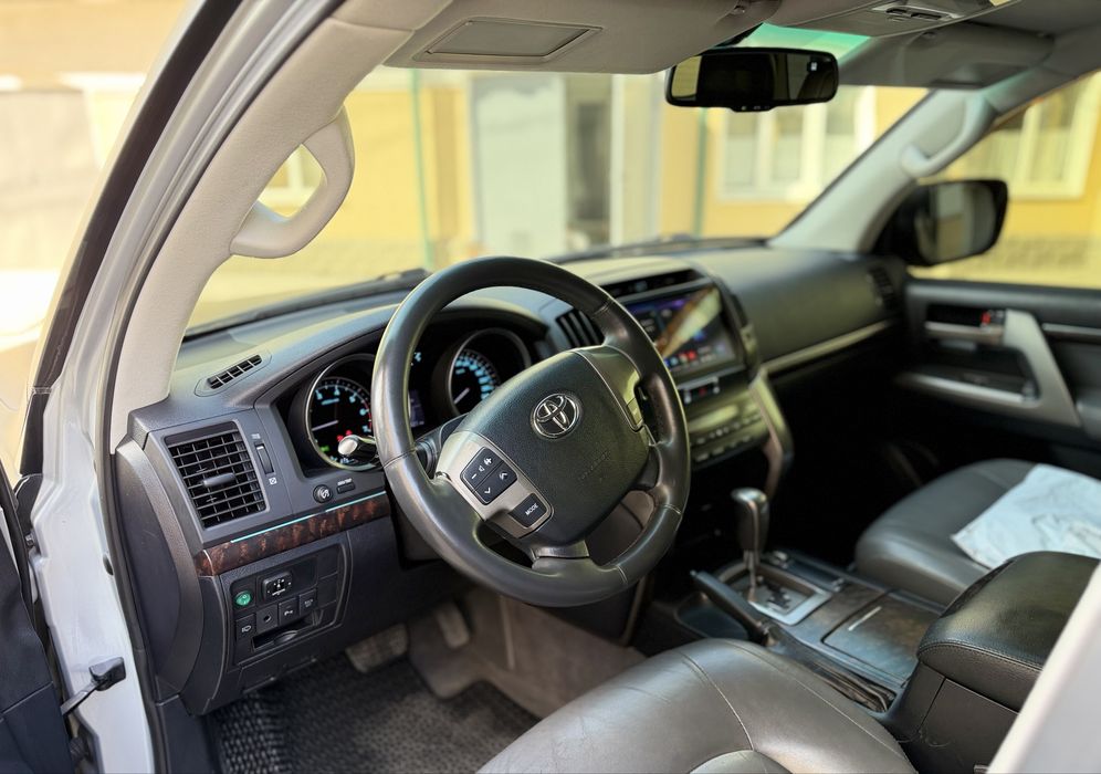 Toyota Land Cruiser 200