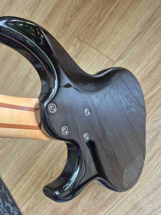 Gitara basowa 5-strunowa YAMAHA (model BB425) - stan idealny + DODATKI