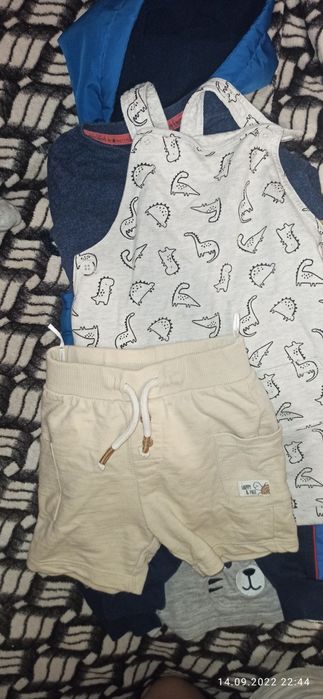 Одяг не дорого на 9-12 місяців  фірмовий george безрукавка