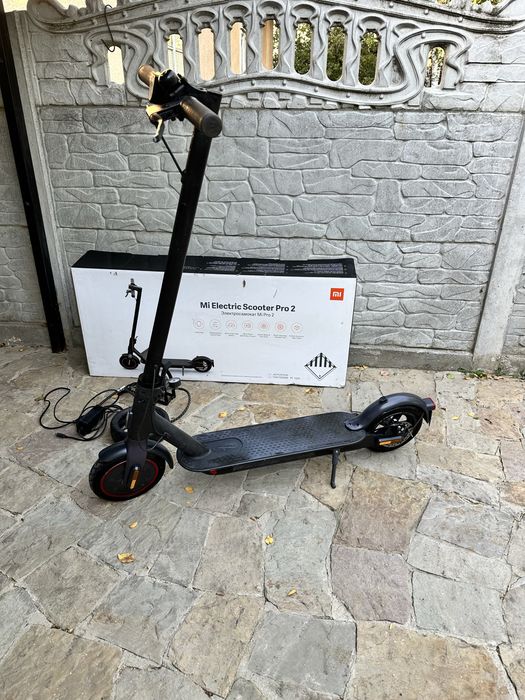 Продам електросамокат Xiaomi Mi Pro 2