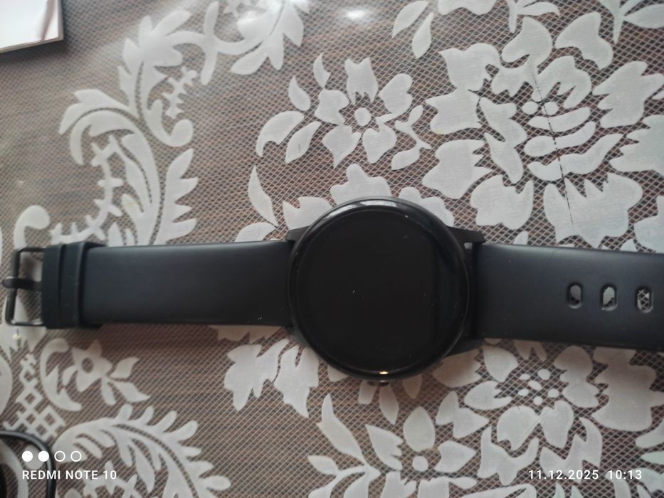 Смарт годинник чорний.