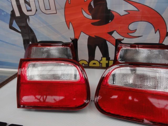 Faróis / farolins traseiros JDM look para Honda Civic 92-95 2 / 3/ 4 portas (EG, EJ, EH) red / white (vermelho e branco)