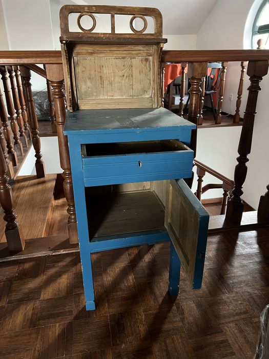 Mesa cabeceira para restauro