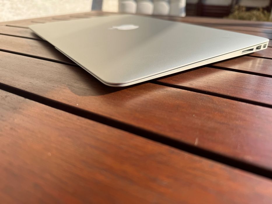 MacBook Air 13” 2017 i5 – idealny na studia! 214 cykli