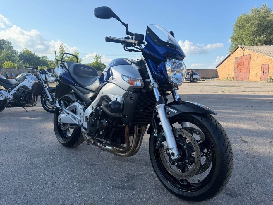 Продам мотоцикл SUZUKI GSR 600 A