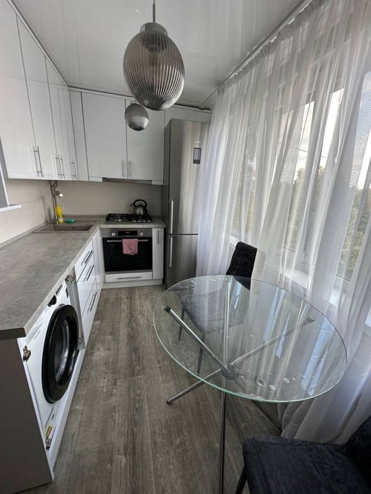 Подобово гарна квартира . Район критого ринку