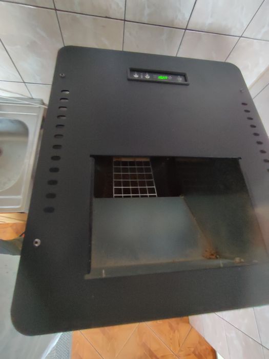 Piecyk na pellet drzewny z podajnikiem -kominek