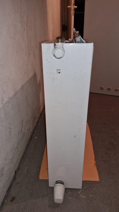 Grzejnik pokojowy Purmo 600x600x15 + głowica