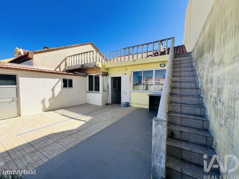 Moradia geminada T3 em Peniche de 70 m2