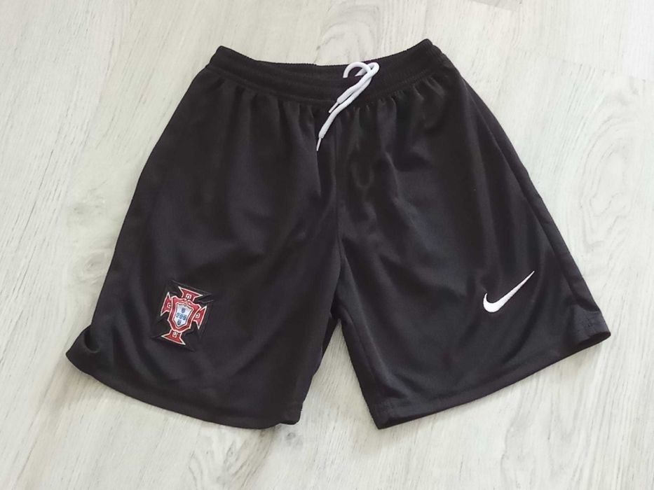 Equipamento de Portugal de criança