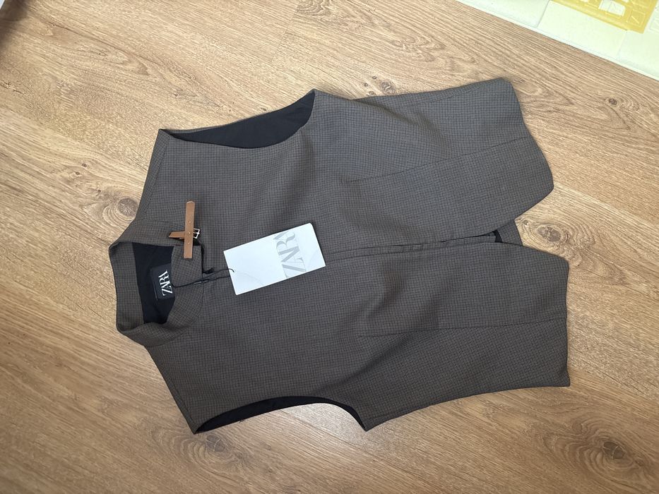 Коричневий жилет Zara