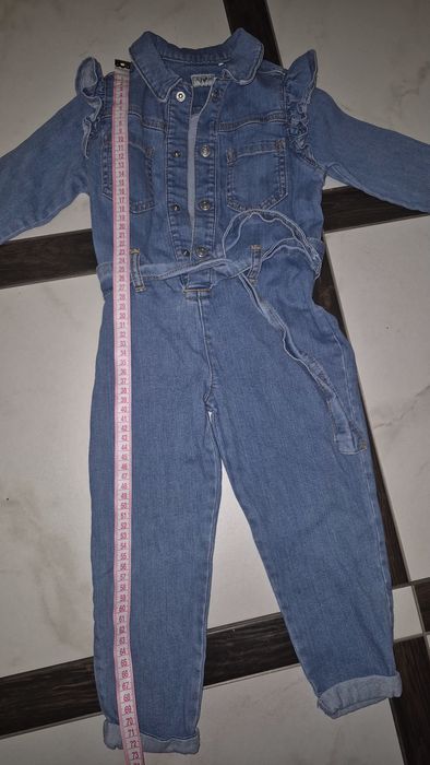 Джинсовий комбінезон на 2-3 роки