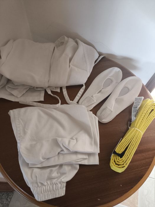 Fato Karate , Kimono com cinto e sapatos