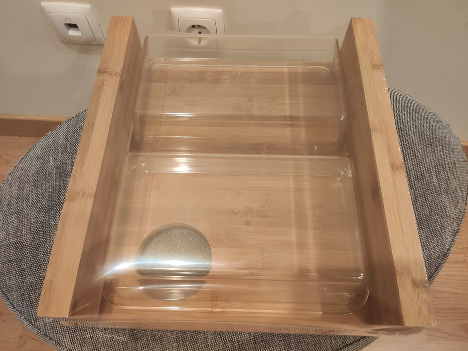 Vendo tábua de cortar em bambu com 2 recipientes de separacao