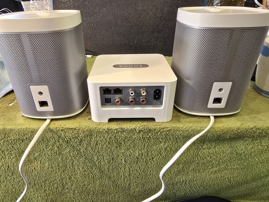 Zestaw SONOS model Connect + 2 głośniki Play:1.