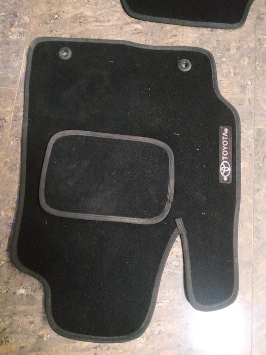 Оригінальні ворсові килимки Toyota Highlander 2013