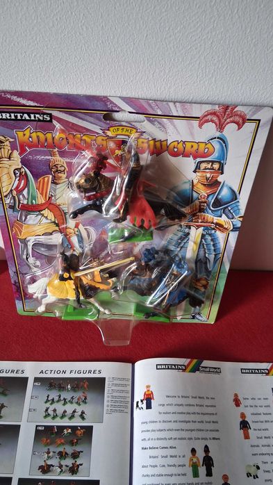 Lote Britains: Turcos em blister + Catálogo