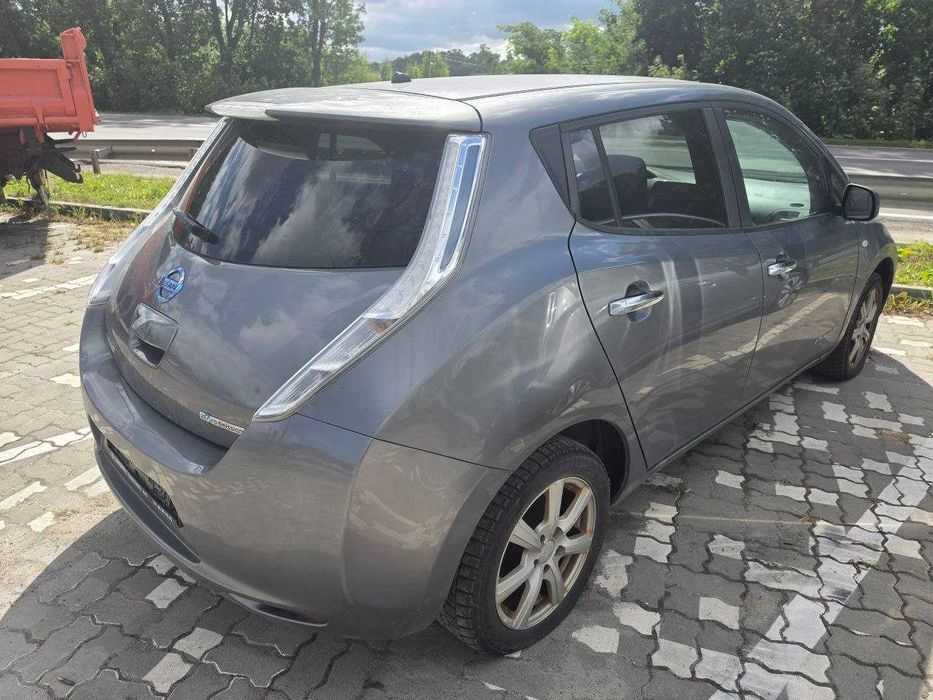 Nissan leaf Tekna 24кВт 2015 рік