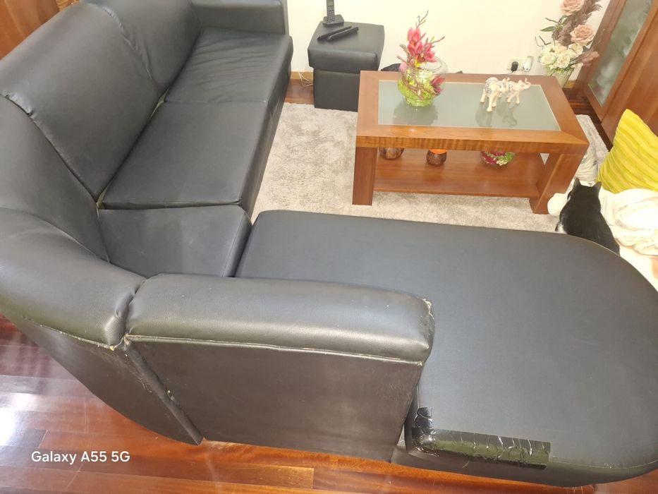 Sofa cama em pele