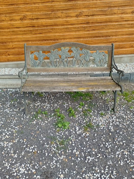 Sprzedam ławkę żeliwne nogi