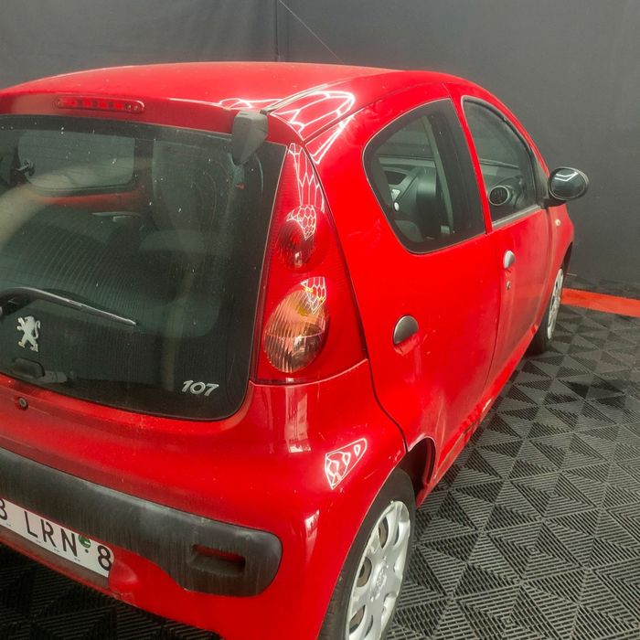 Peugeot 107 ano 2010  1000 de cilindrada
