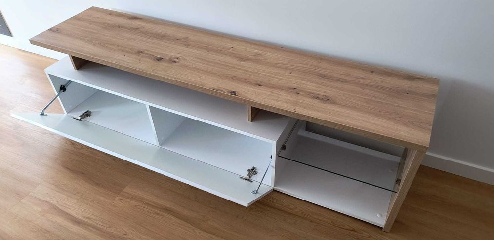 Móvel TV Design Moderno com Prateleira em Vidro – Novo