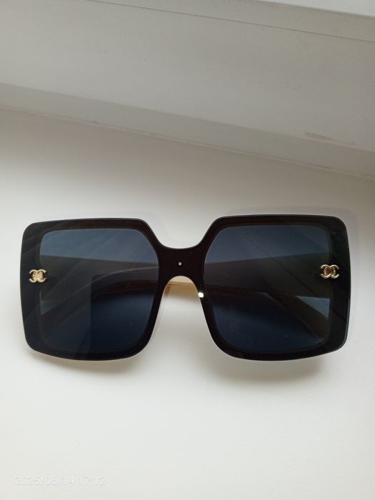 Трендові сонцезахисні окуляри