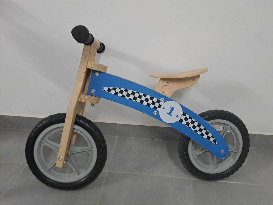 Bicicleta de criança (de madeira sem pedais)