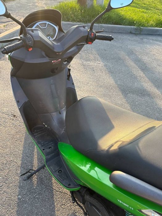 Мопед YIBEN 150 скутер Yiben 150 YB150T-11