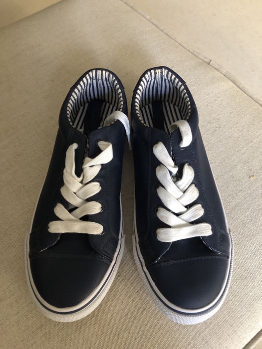 Tenis azuis escuros