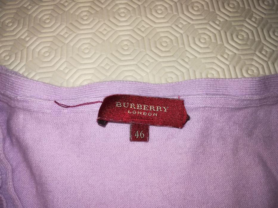 Camisolas Moschino e Burberry