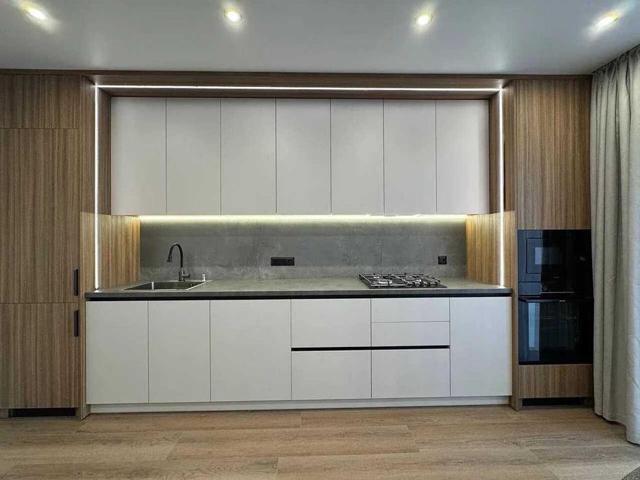 Продам! Двокімнатна з кухнею-вітальнею та великим балконом Біля річки!