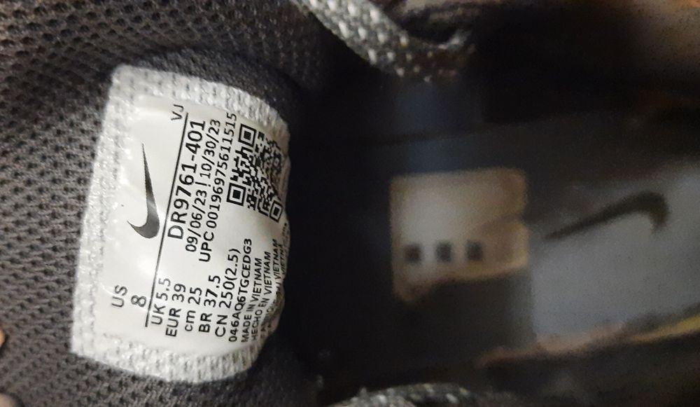 Кросівки Nike р.39