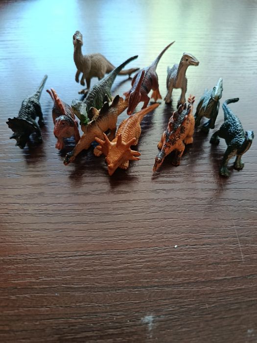 Zestaw małych dinozaurów