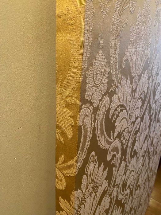 Paineis/telas em adamascado amarelo dourado