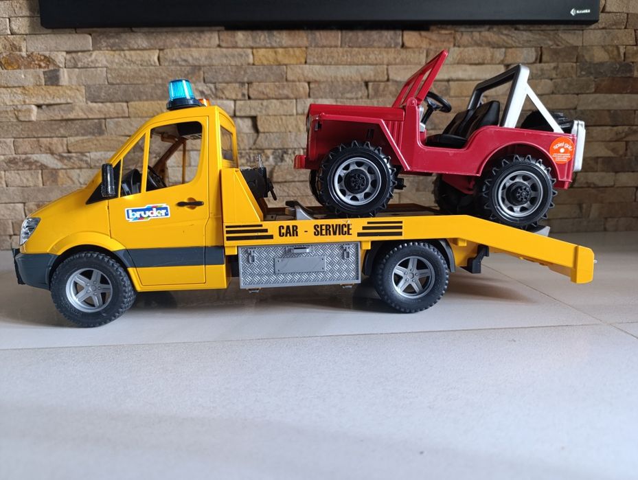Продам евакуатор Bruder Mercedes-Benz Sprinter c джипом