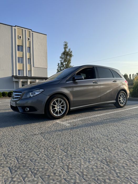 Mercedes-Benz B 180 /