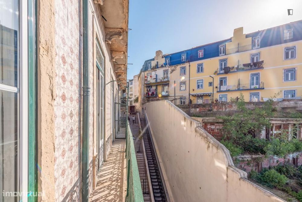 Quarto - localizado em Mouraria Lisbon
