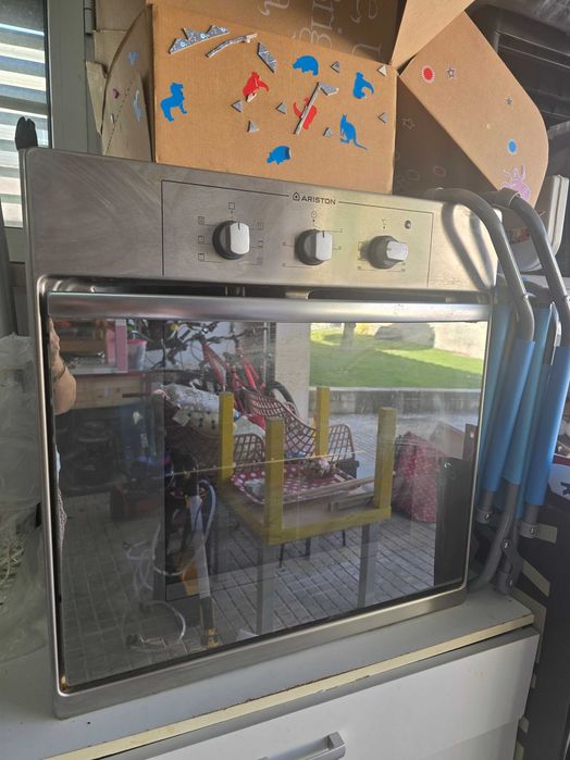 Forno Ariston em estado de funcionamento