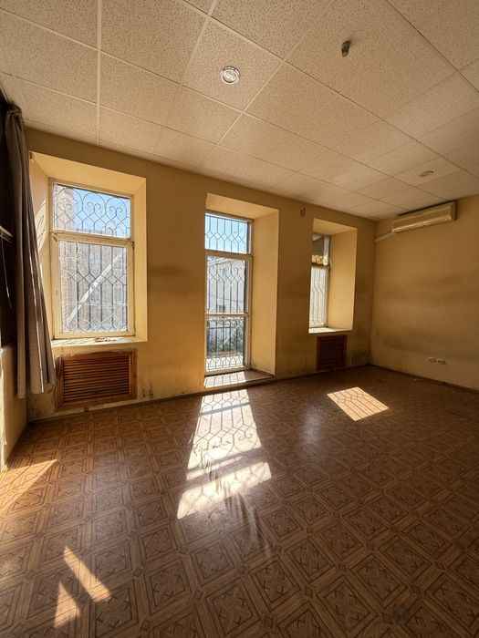 750  дол/ м2. Продам приміщення в Центрі Дніпра , навпроти ЖК Моцарт