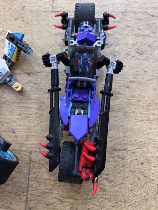 Lote LEGO Ninjago – 2 Motas, Veículo e Minifiguras – Peças Originais