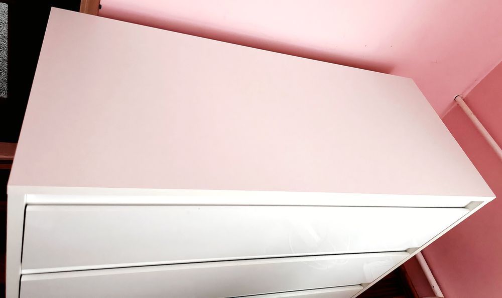 Komoda biała z połyskiem