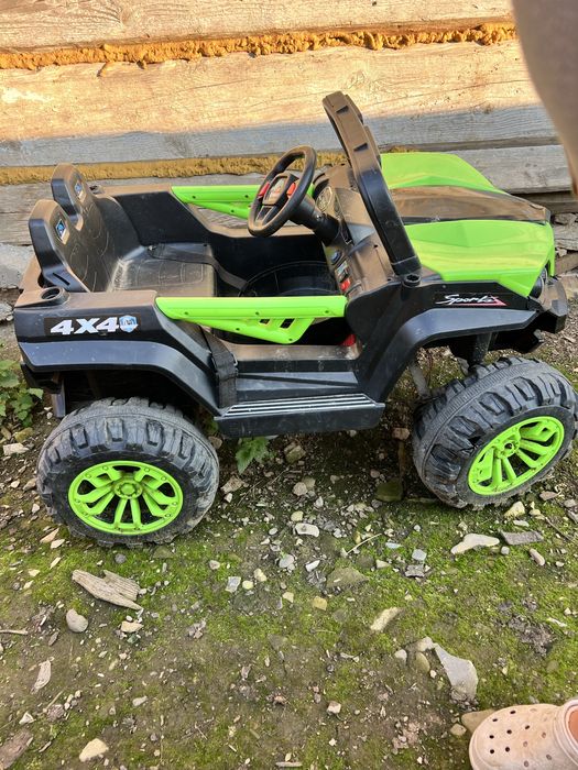 Машинка на акумуляторі Багі