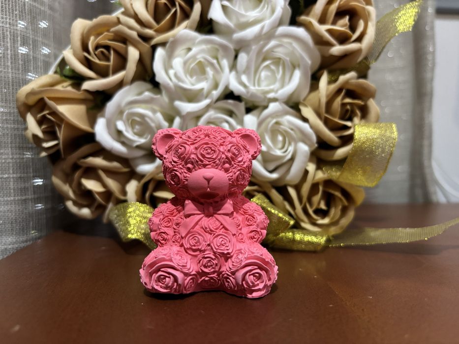 Faço peças em gesso e velas, tudo aromático