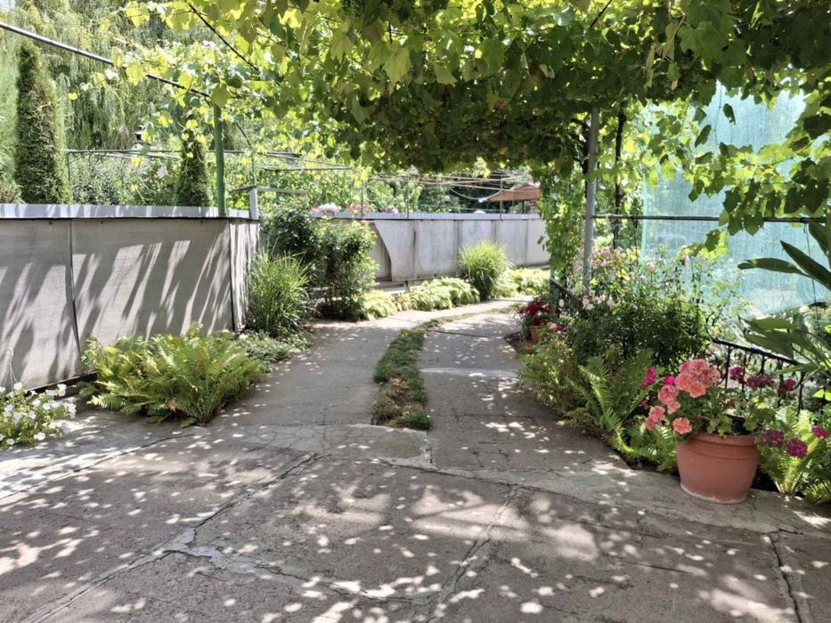 Продам будинок поруч з центром